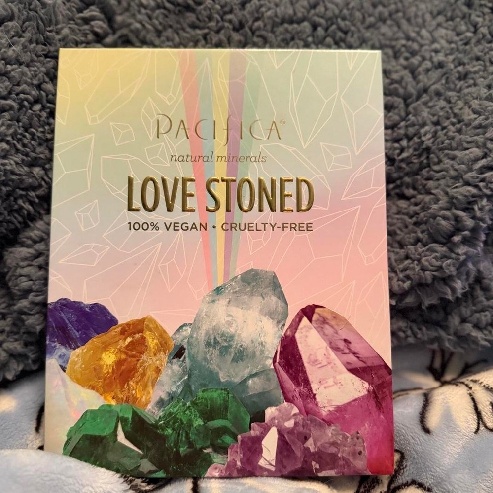 PACIFICA Natural Minerals LOVE STONED Eyeshadow / Highlight Palette. 100% Vegan